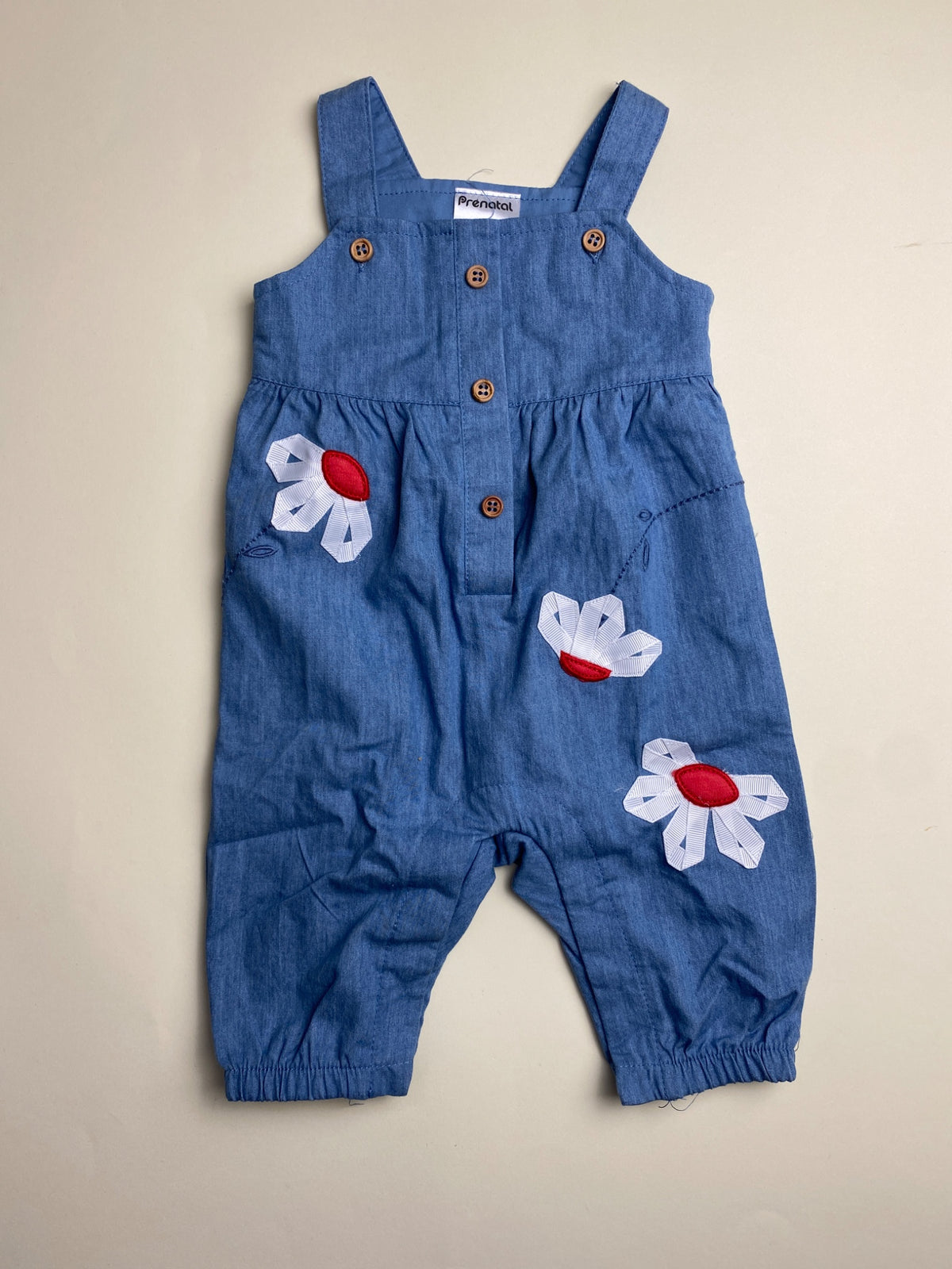 Salopette neonato in denim leggero con applicazioni floreali