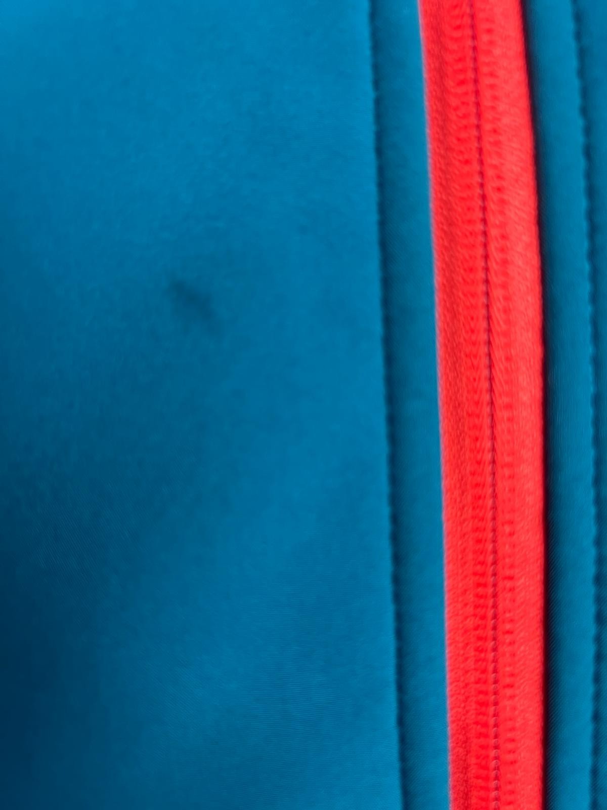 Giacca Softshell CMP con Cappuccio e Dettagli Rossi - Difetto