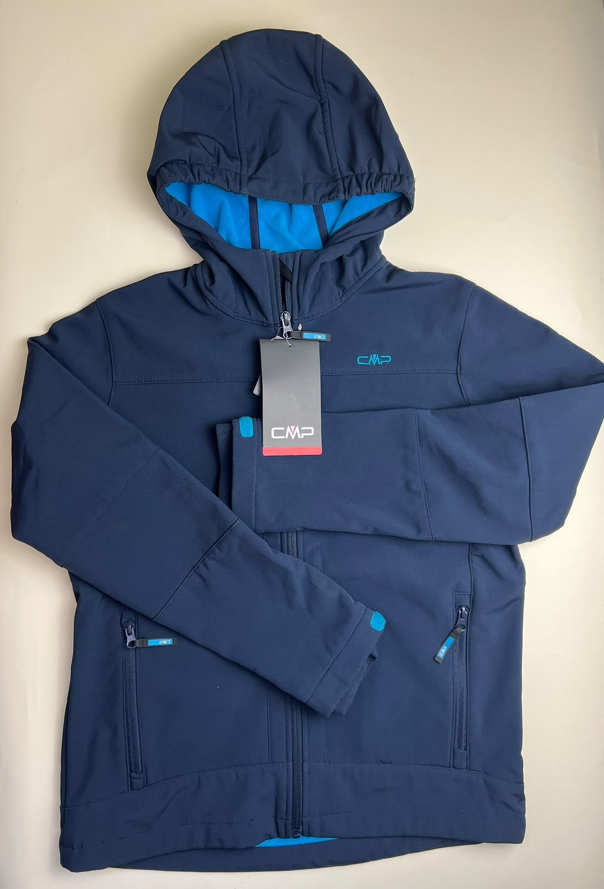 Giacca Softshell CMP con Cappuccio Blu Navy - DIFETTO SU MANICA