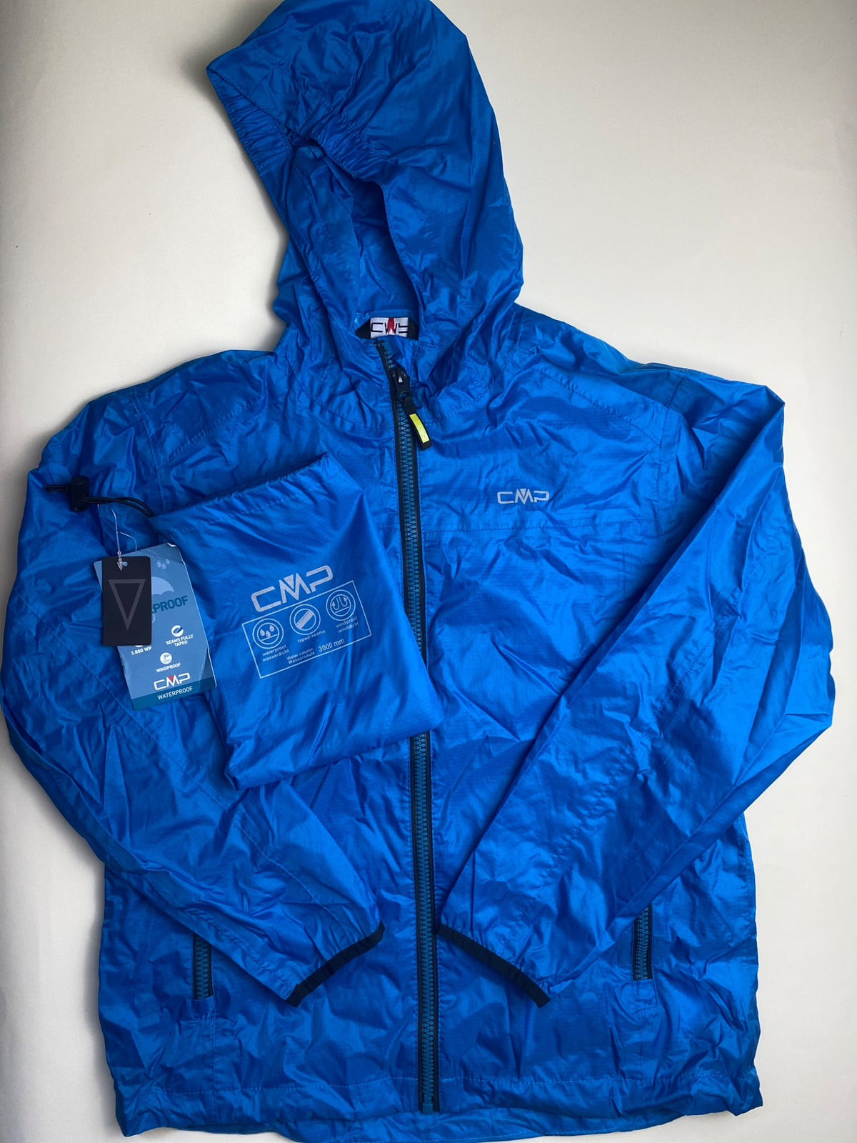 Giacca Antipioggia CMP Blu con Cappuccio e Sacca Pieghevole