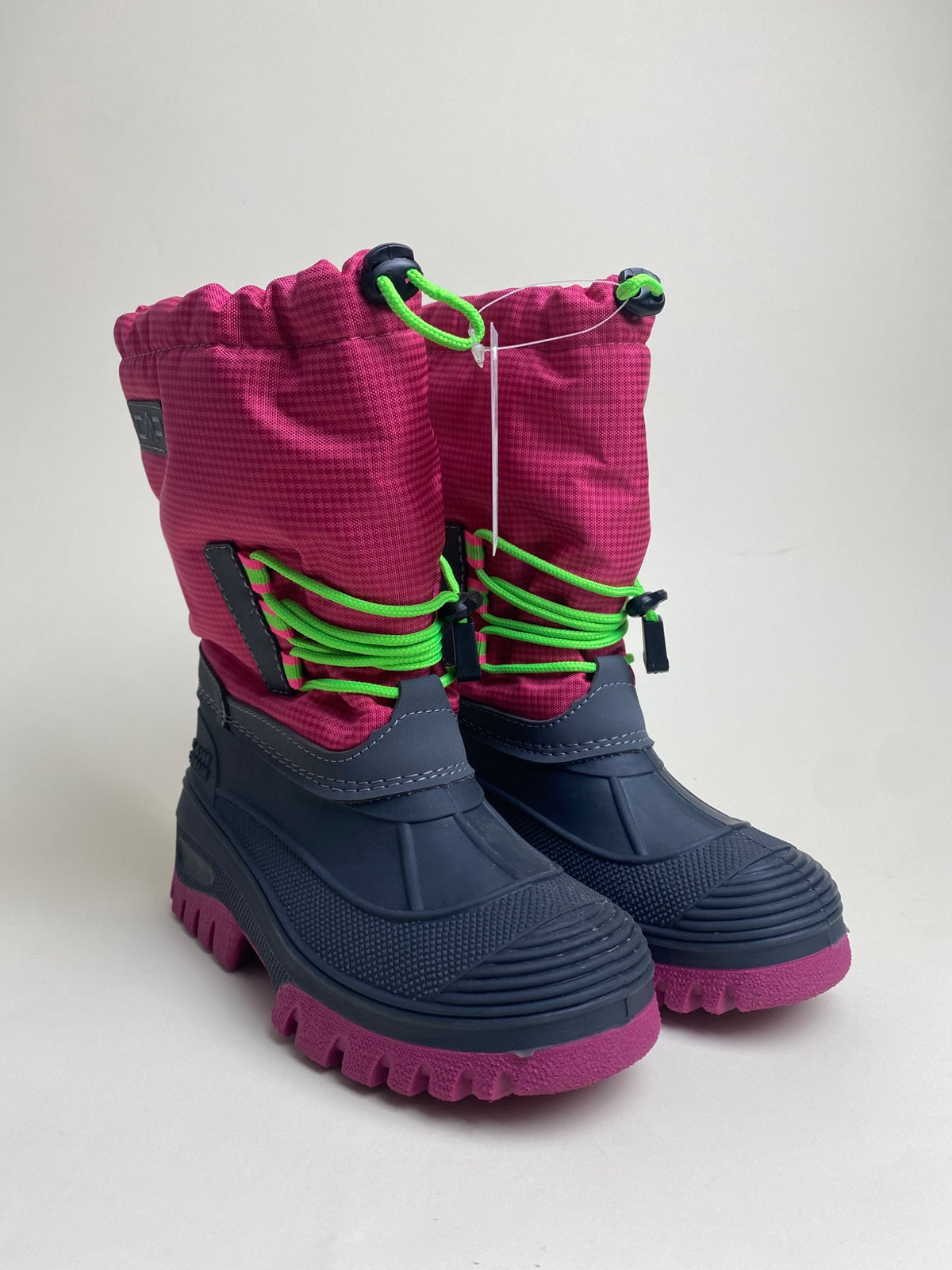 Stivali invernali fucsia e blu con lacci verdi