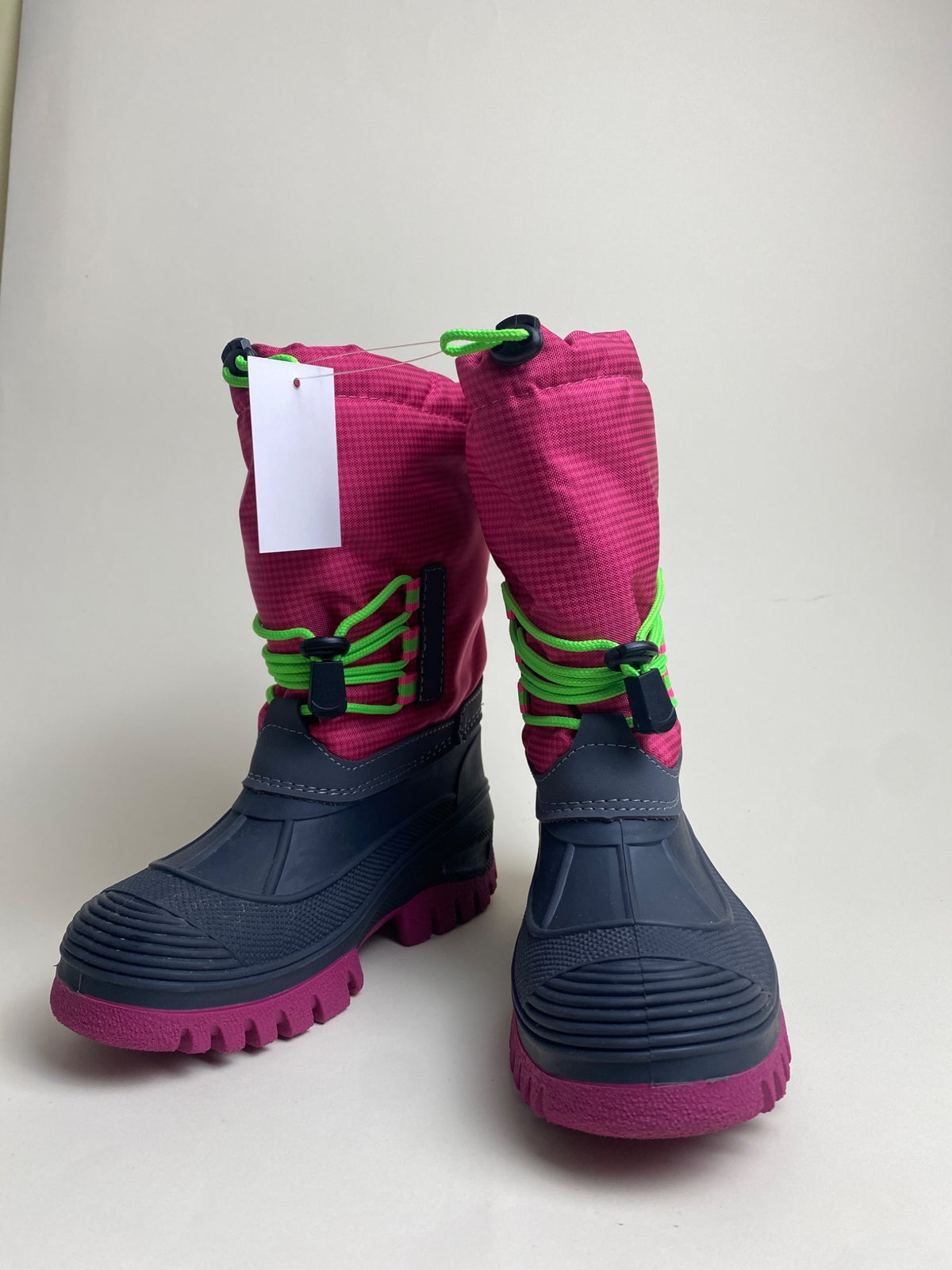 Stivali invernali fucsia e blu con lacci verdi