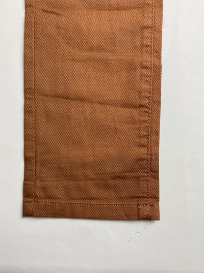 Pantaloni casual marroni con elastico in vita - difetto di produzione su gambe poco visibile