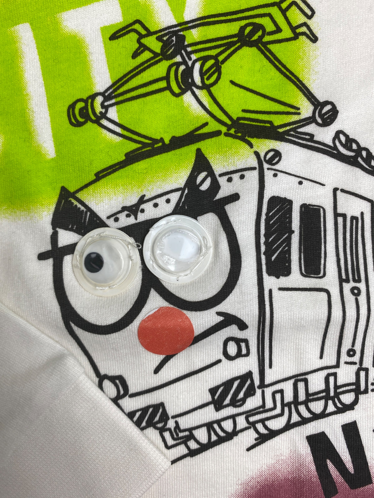 T-shirt Melby a maniche lunghe bianca con stampa trenino - difetto su applicazione