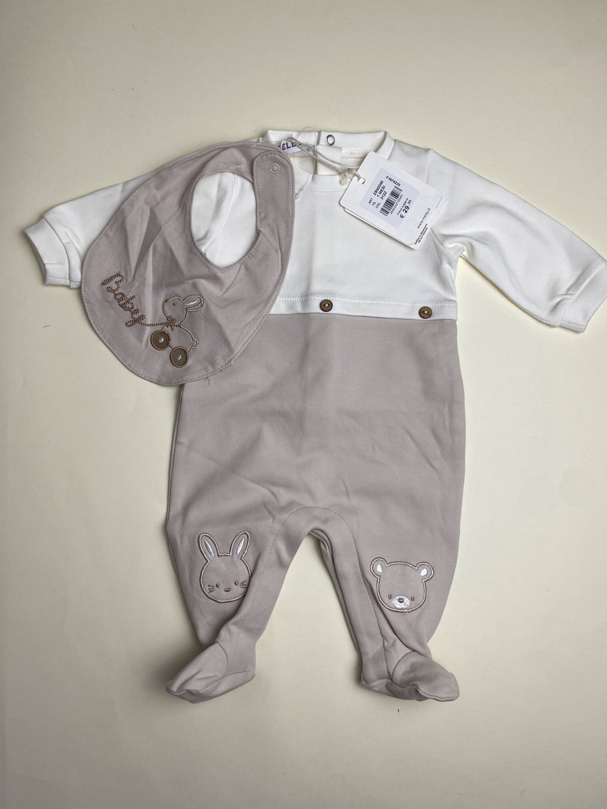 Completo tutina e bavaglino neonato - macchie di produzione dietro