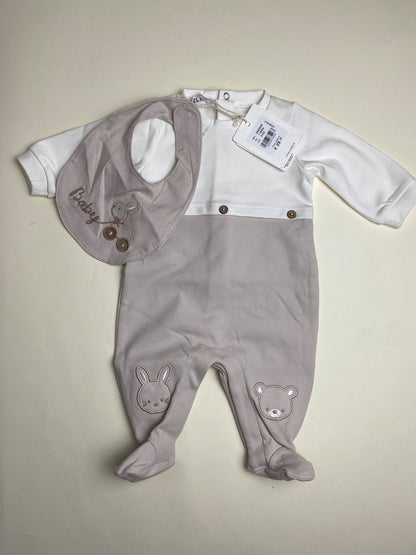 Completo tutina e bavaglino neonato - macchie di produzione dietro