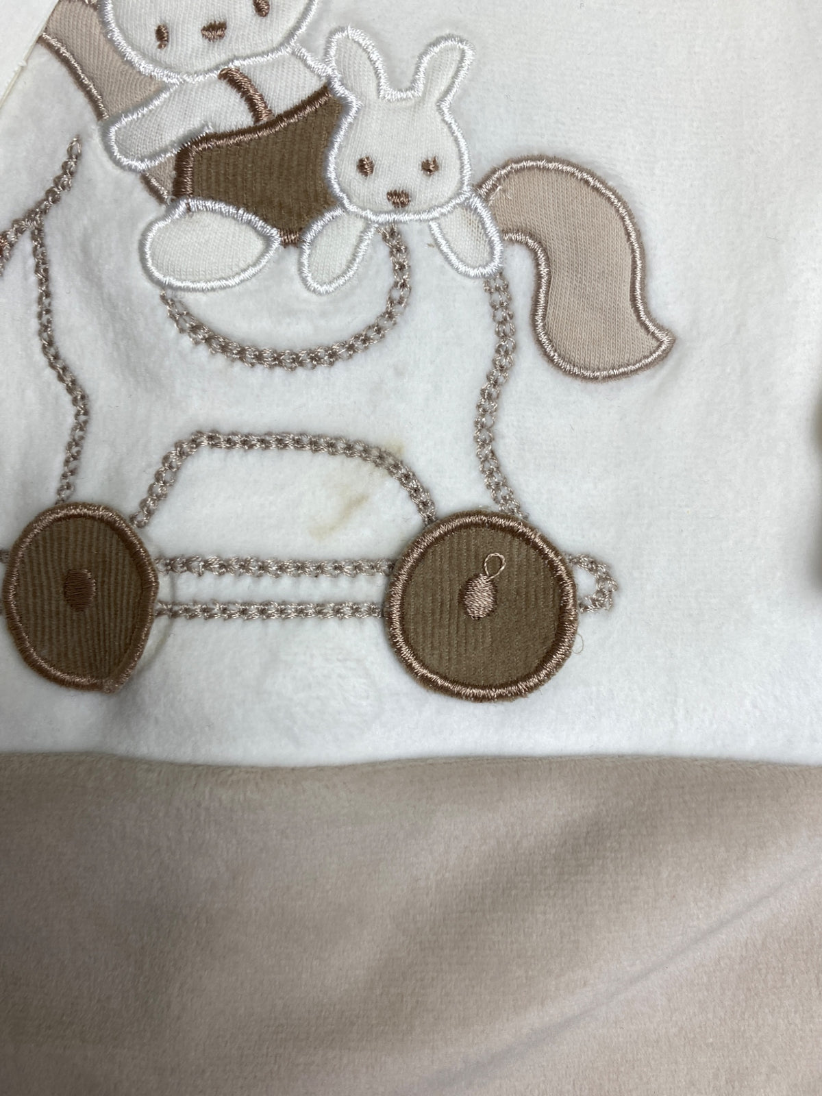 Tutina Neonato Bicolore in Ciniglia con Appliqué Orsetto e Cavallo - piccolo difetto davanti