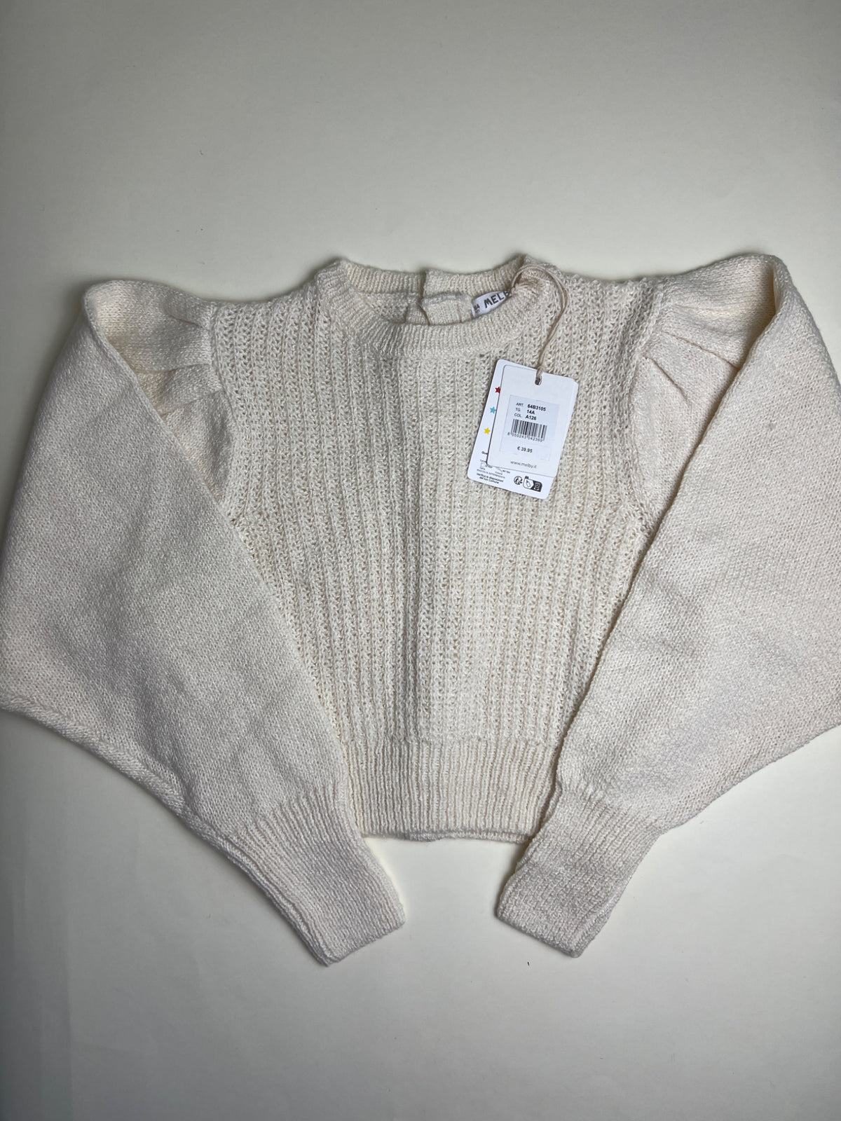 Maglione a coste panna con maniche a sbuffo