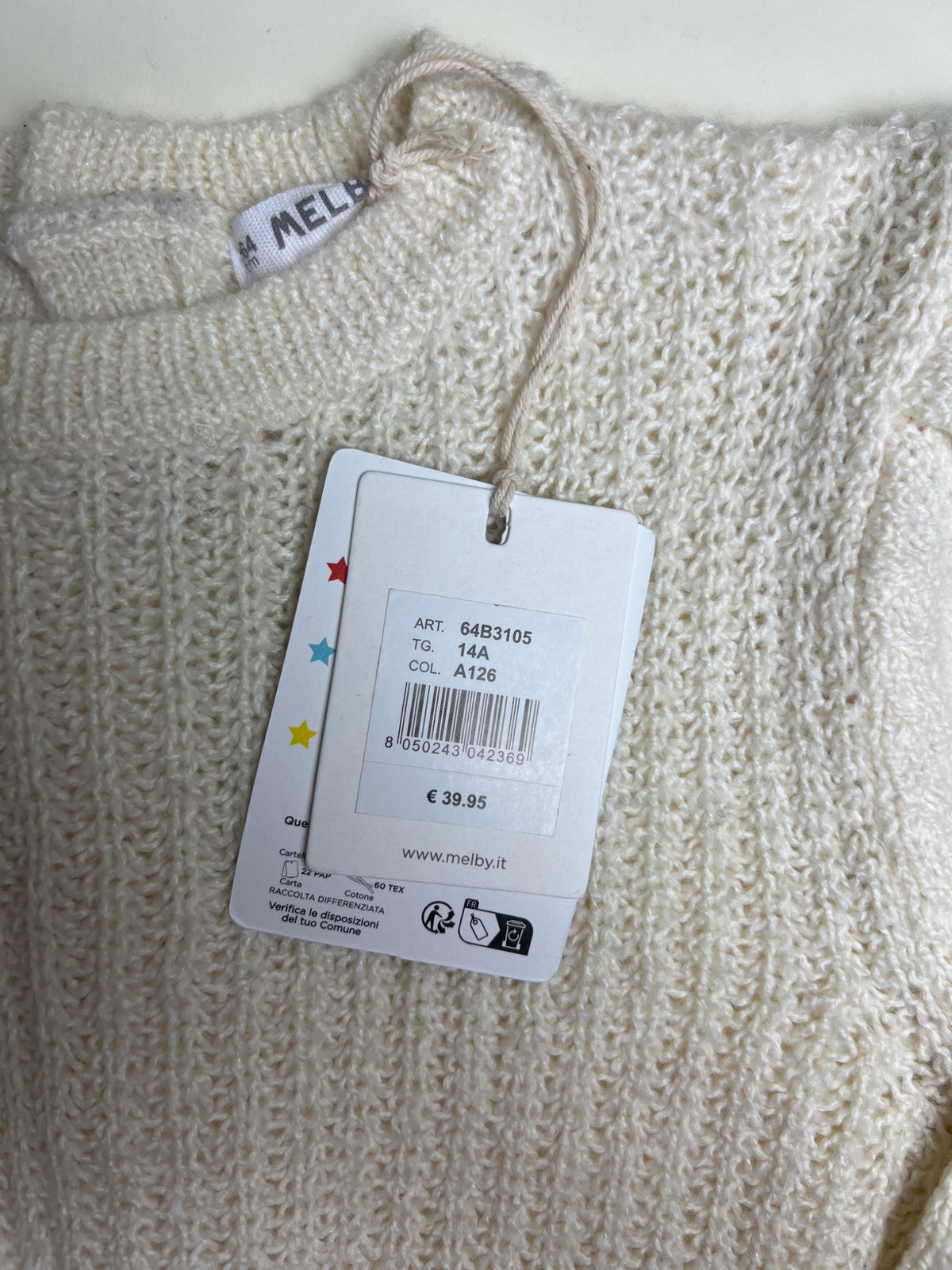 Maglione a coste panna con maniche a sbuffo