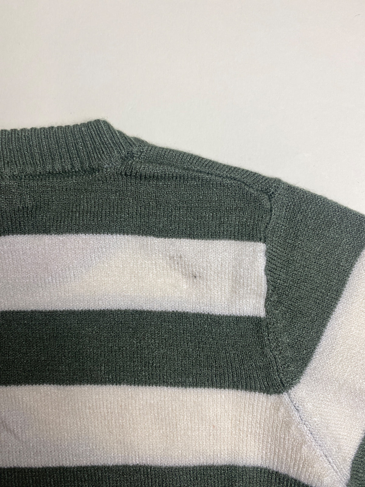 Maglione Neonato Snoopy a Righe- piccolo difetto dietro