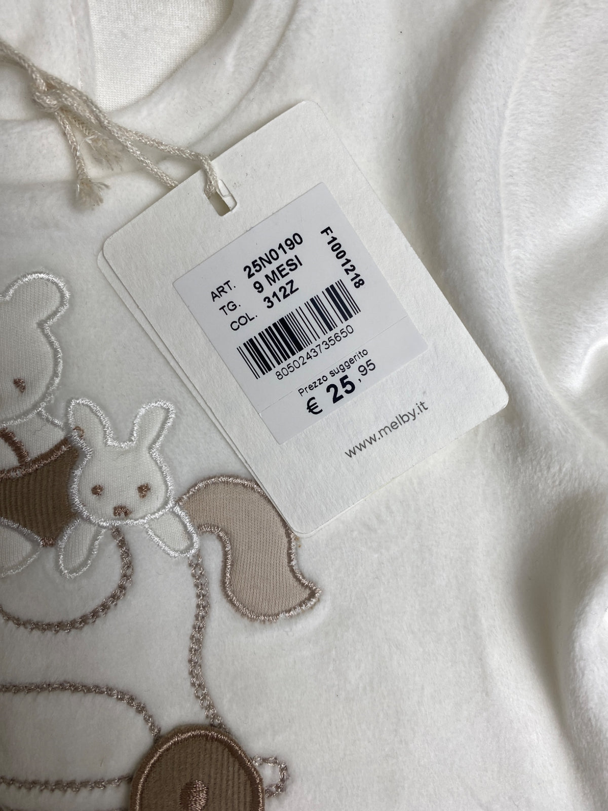 Tutina neonato Melby- piccole macchie su manica (lavabili)