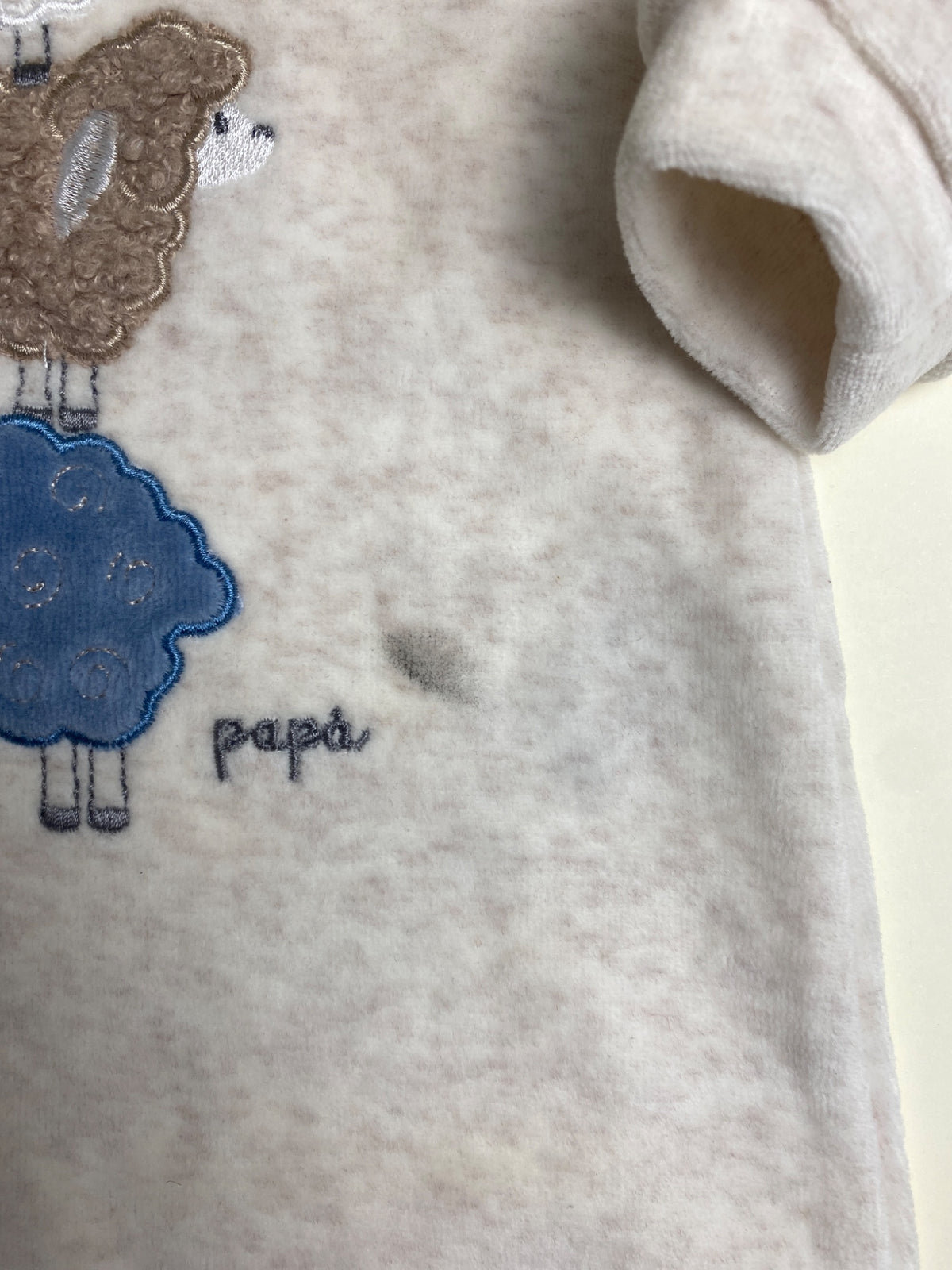 Tutina neonato Melby con ricamo  pecorelle - macchia 
