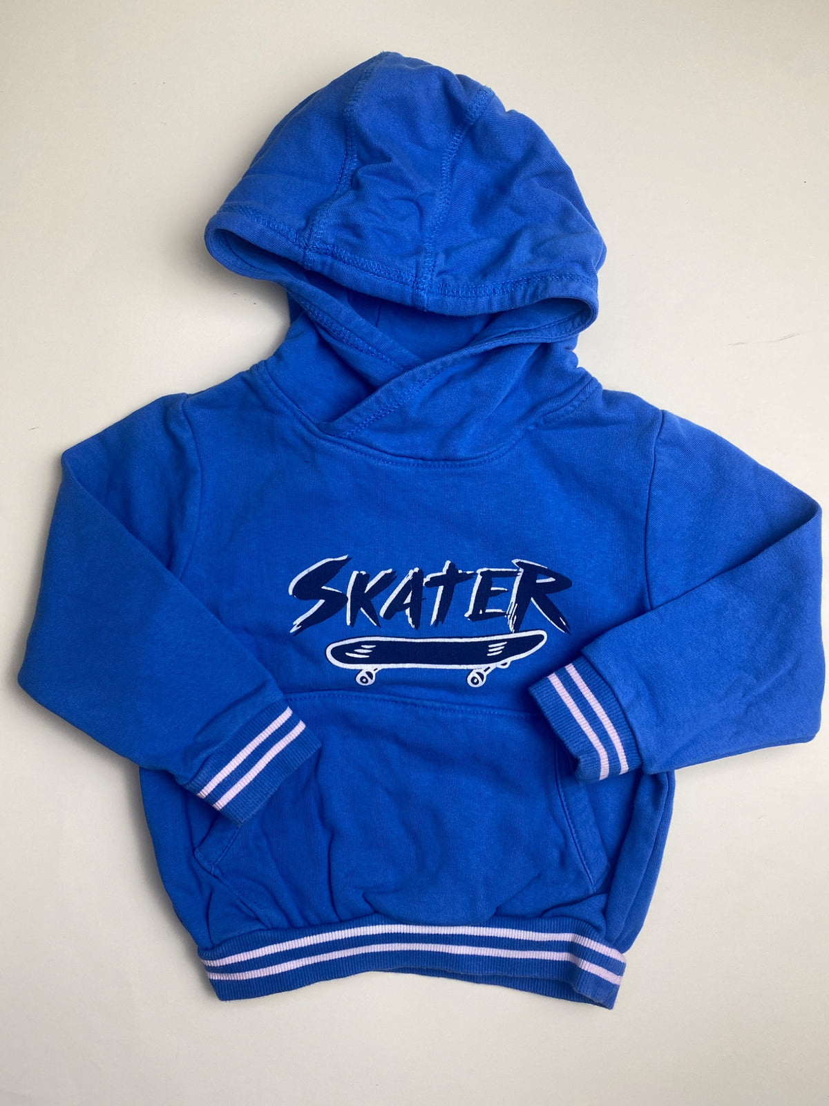 Felpa con cappuccio blu per bambini con stampa Skater