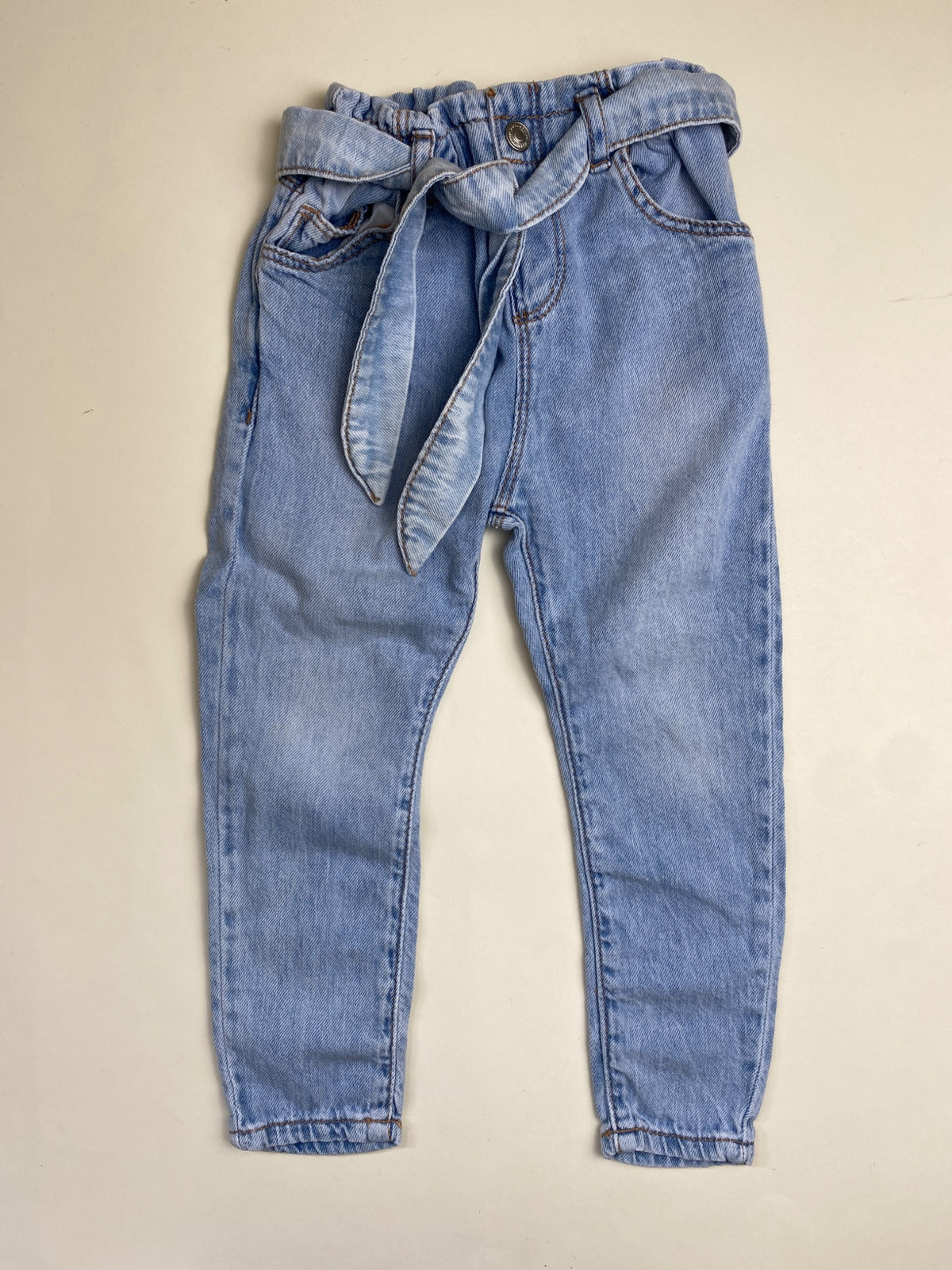 Jeans Bambina con Vita Paperbag e Cintura in Denim