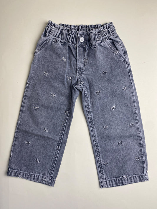 Jeans Bambina con Fiocchi Ricamati e Vita Elasticizzata