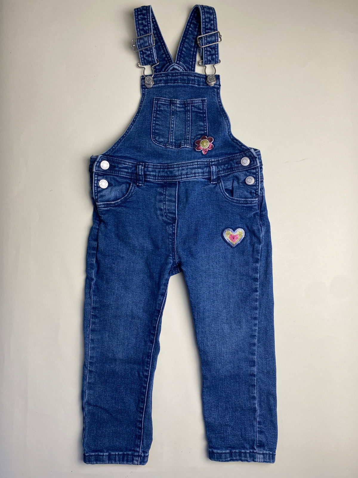 Salopette Jeans Bambina con Bretelle Regolabili e Patch Decorativi