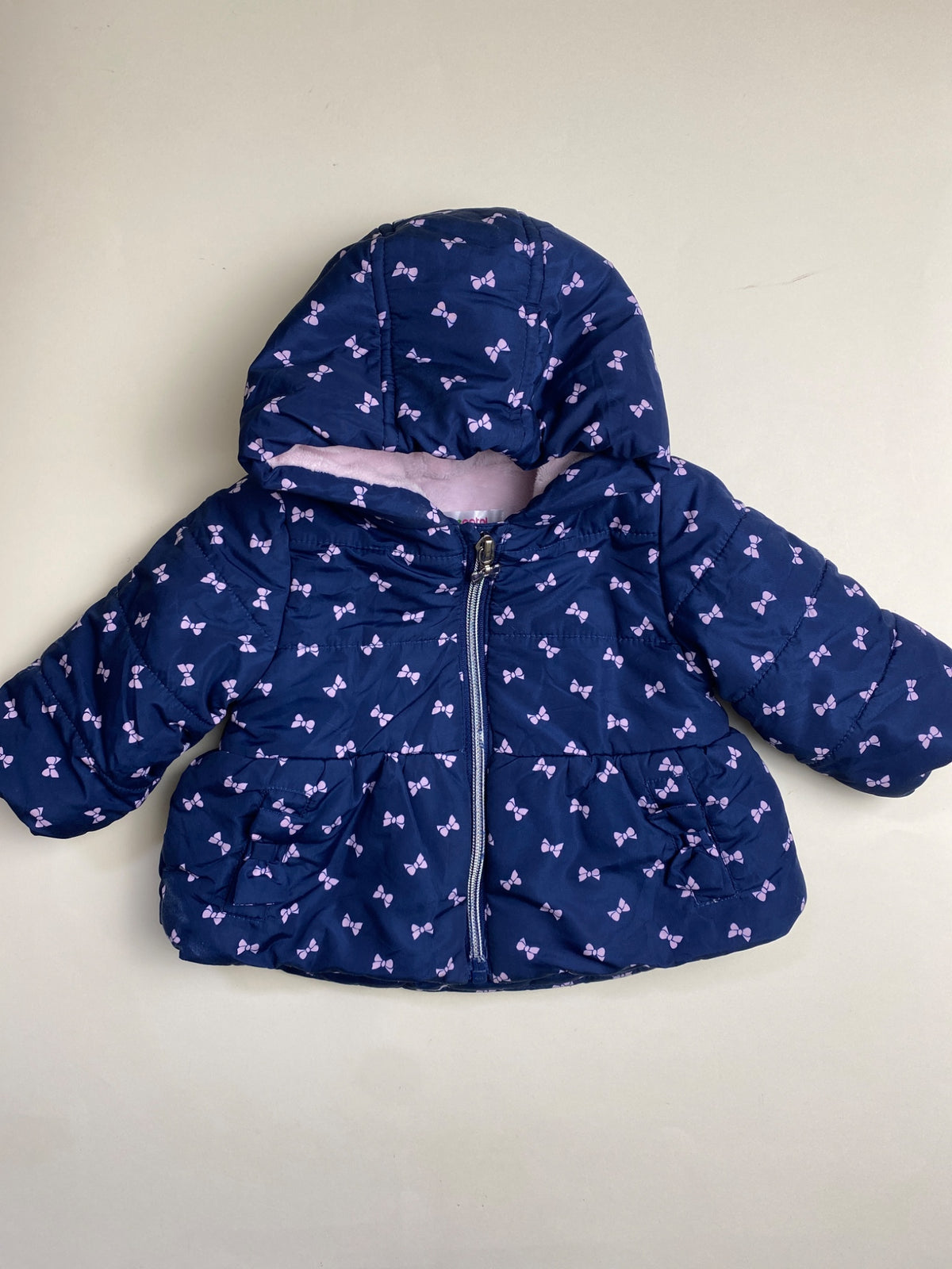 Piumino Bambina con Cappuccio e Fiocchi